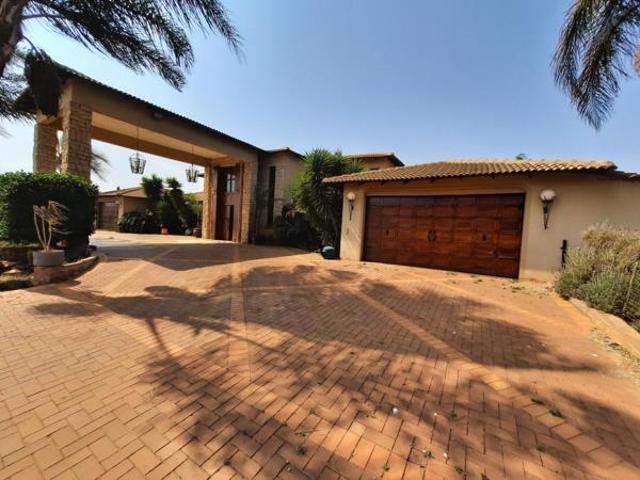 House for rent in Waterkloof, Gauteng