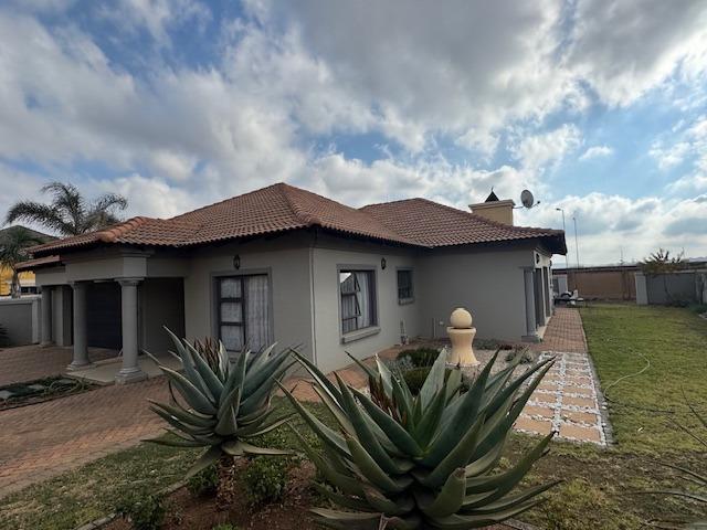 House for sale in Waterkloof, Gauteng
