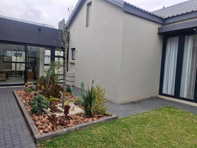 House for rent in Waterkloof, Gauteng