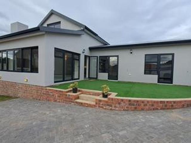 House for sale in Groot Brak Rivier, Western Cape