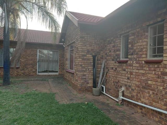House for rent in Waterkloof, Gauteng