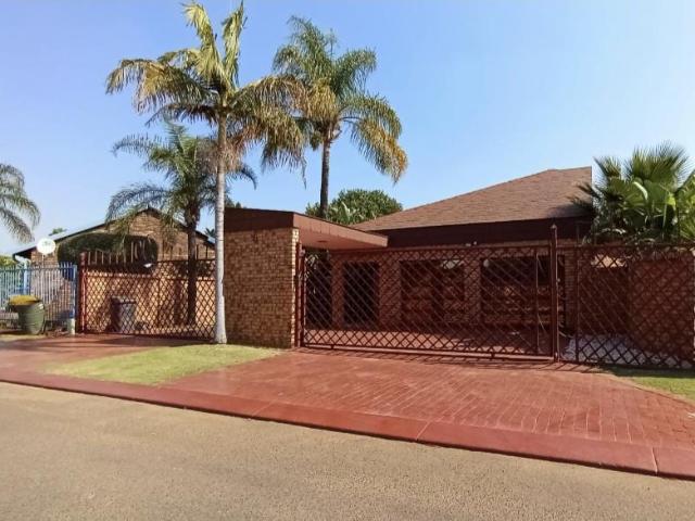 House for sale in Akasia, Gauteng