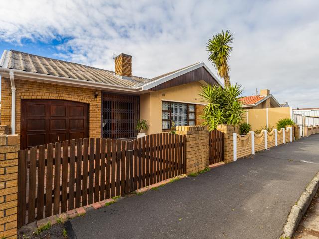 House for sale in Goodwood, Western Cape