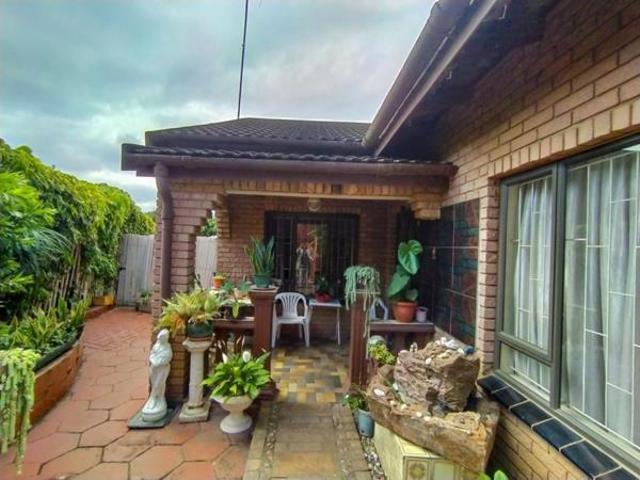 House for sale in Mount Moreland, Kwazulu-natal