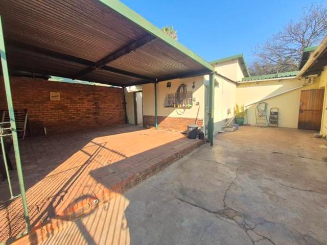House for rent in Waterkloof, Gauteng