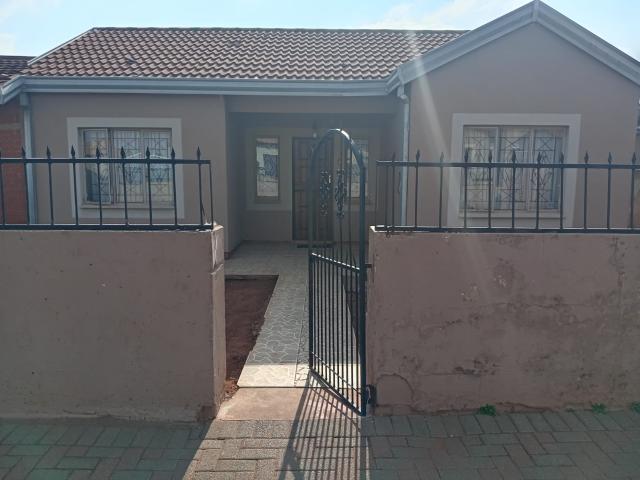 House for sale in Vosloorus
