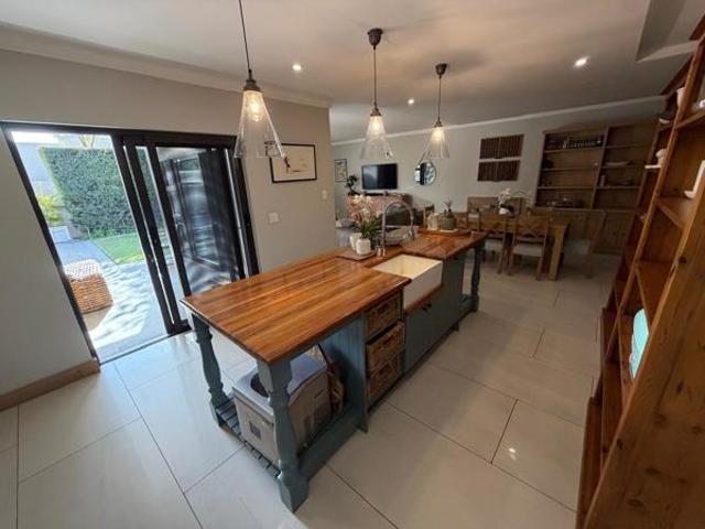 House for rent in Waterkloof, Gauteng