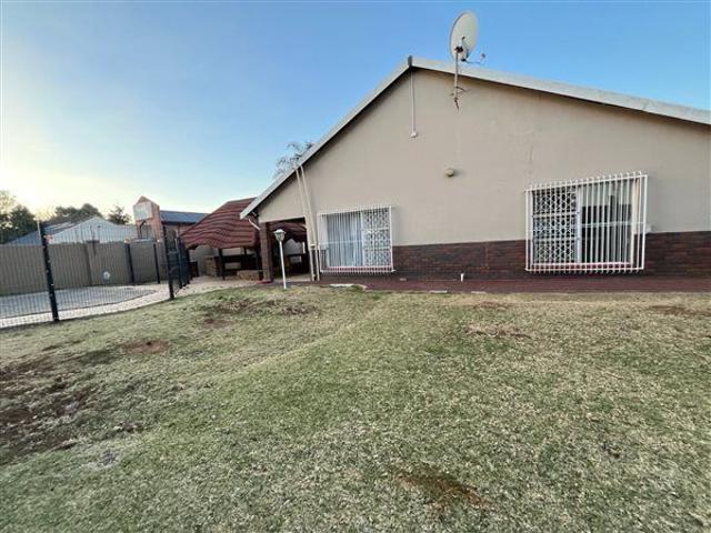 House for rent in Waterkloof, Gauteng