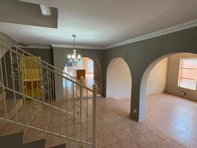 House for rent in Waterkloof, Gauteng