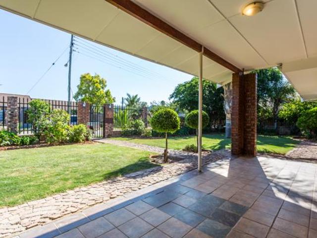 House for sale in Oudtshoorn Local Municipality, Garden Route District Municipality