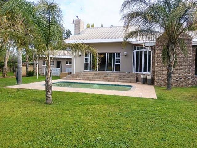 House for sale in Oudtshoorn Local Municipality, Garden Route District Municipality