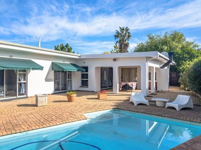 House for sale in Oudtshoorn Local Municipality, Garden Route District Municipality