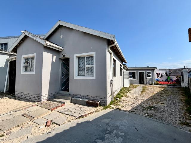 House for sale in Mitchells Plain, Western Cape