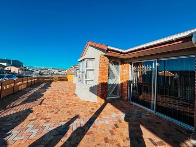 House for sale in Cape Town, Western Cape
