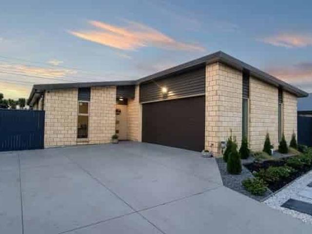 House for rent in Chaslands, Canterbury