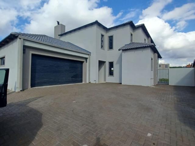 House for sale in Waterkloof, Gauteng
