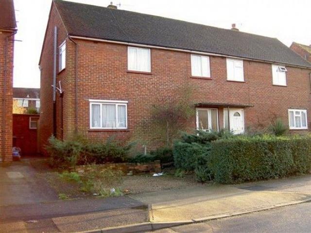Room for rent in Martyrs Field, The Bridge