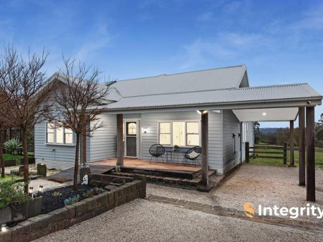 House for rent in Kinglake West, Victoria