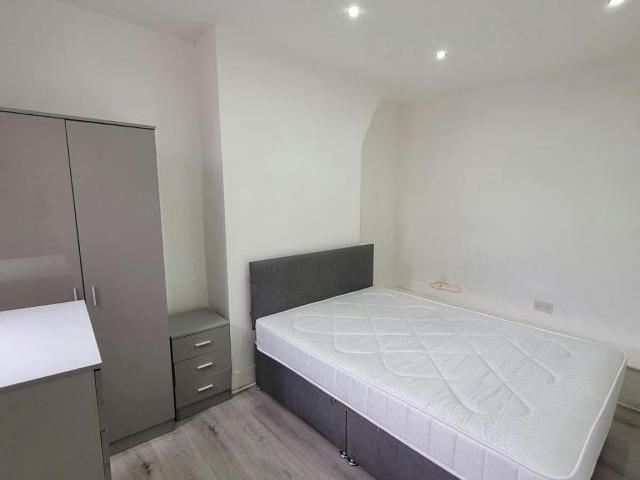 House for rent in Cabbage Hall, Calderstones