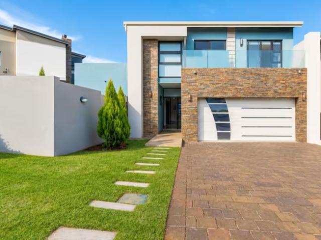 House for sale in Hartbeespoort Dam Nature Reserve, North West