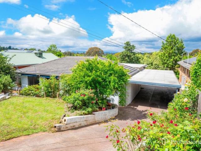 House for sale in Painted Hills Estate, Melbourne