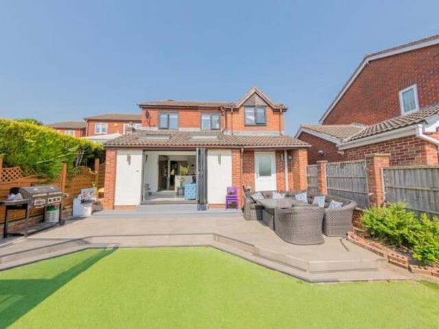 House for sale in West Ardsley, Tingley
