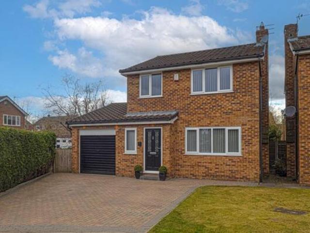 House for sale in Moulton