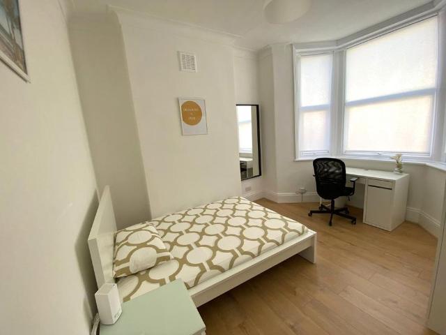 House for rent in Charlton, Greater London