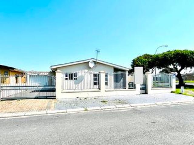 House for sale in Goodwood, Western Cape