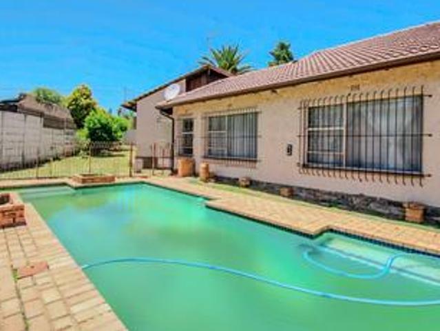 House for sale in Johannesburg, Mondeor
