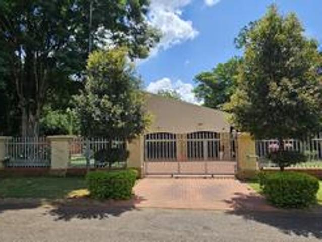 House for sale in Theresapark, Waterkloof