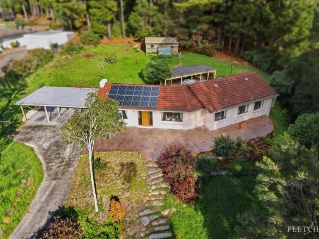 House for sale in Park Orchards, Melbourne