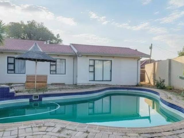 House for sale in Petersfield, Springs