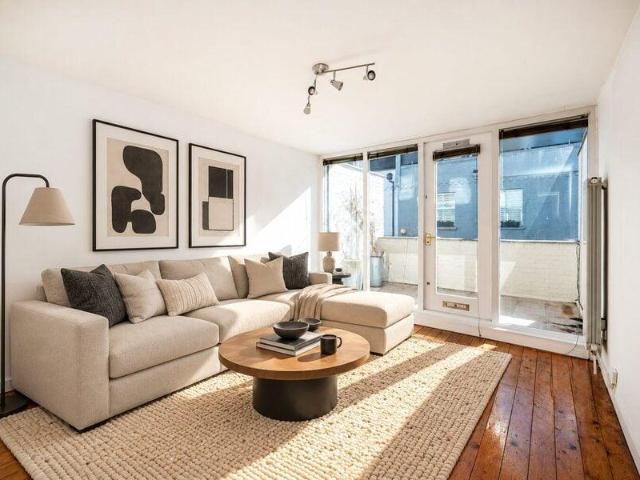 House for sale in Cat Hill, England
