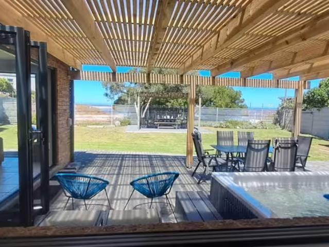 House for sale in Baardskeerdersbos, Western Cape