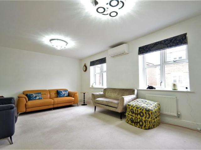 House for rent in Ickenham, Greater London