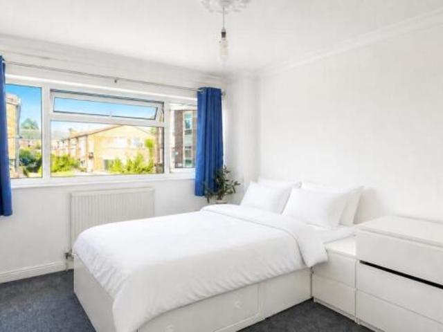 Room for rent in Cat Hill, England