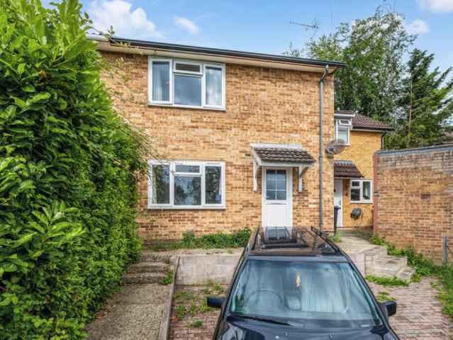Room for rent in Little Stanmore, Greater London