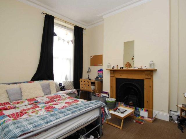 Room for rent in St.Judes, Mount Wise