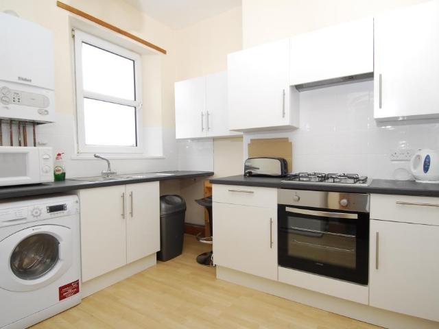 Room for rent in Pennycomequick, Mount Wise