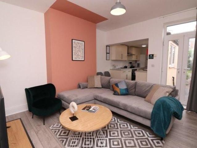 Room for rent in Moses Gate, Lee Bank