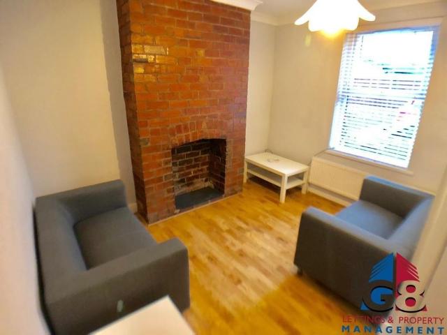 Room for rent in Shaw Lands, South Yorkshire