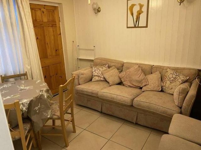 Room for rent in Hales Place, The Bridge