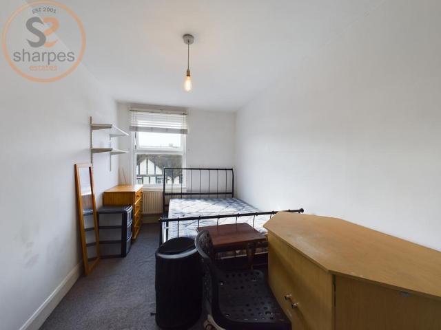 Room for rent in Surbiton, Greater London
