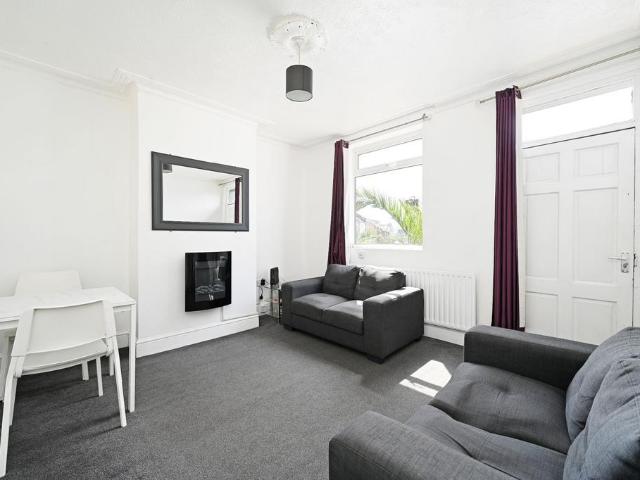 Room for rent in Saint George's, Isle Of Man