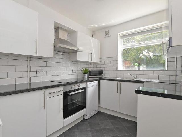 Room for rent in Lowfield, South Yorkshire
