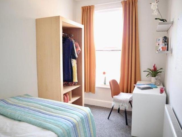 Room for rent in Calderstones