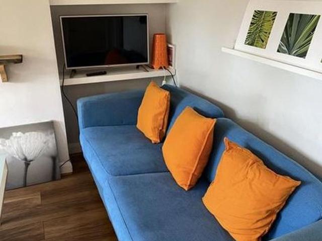 Room for rent in The King's Mile, The Bridge