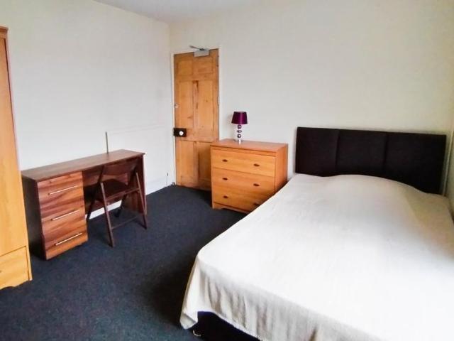 Room for rent in Kings Barton, Gloucester