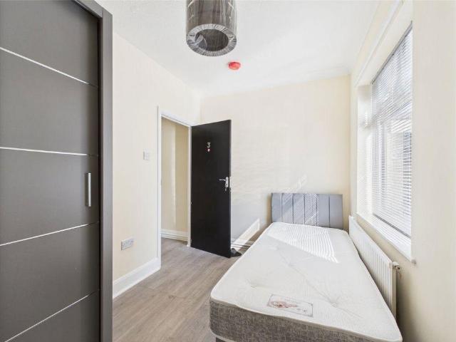 Room for rent in Cowbridge, Boston